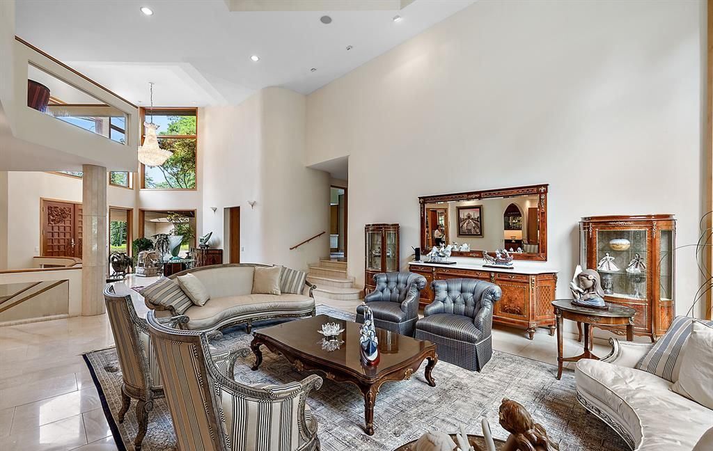 Stunning Modern Estate on Mirror Lake Ideal for Entertaining and Relaxation Asking 2349000 8