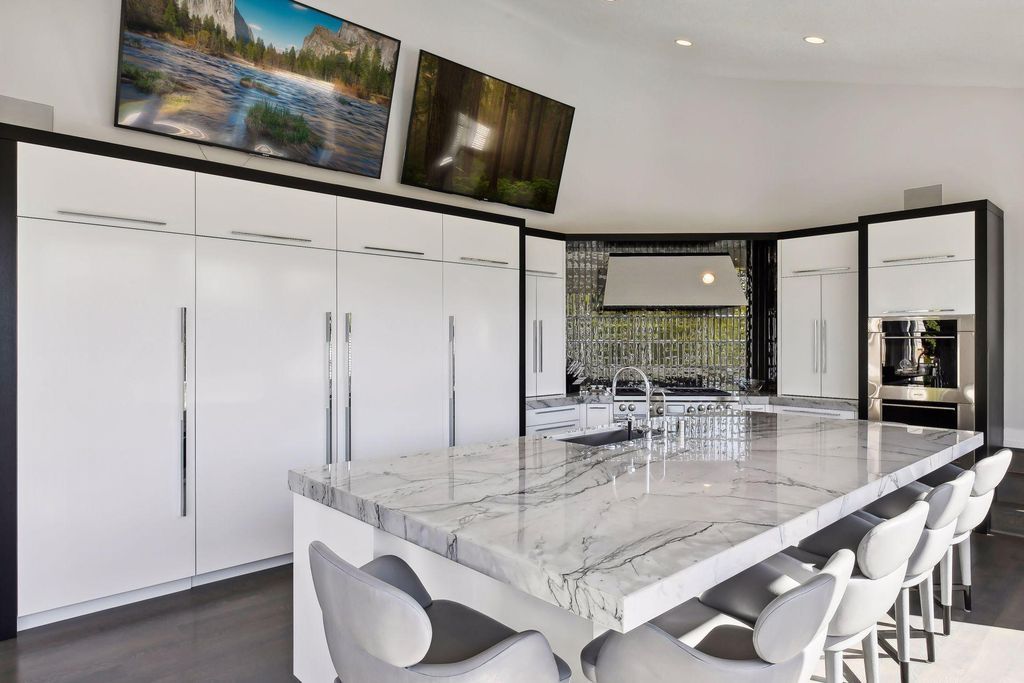 3.18 Acre Minnesota Valley Gem Luxurious Residence Set Amidst Picturesque Rolling Hills Listed for 4.45 Million 18
