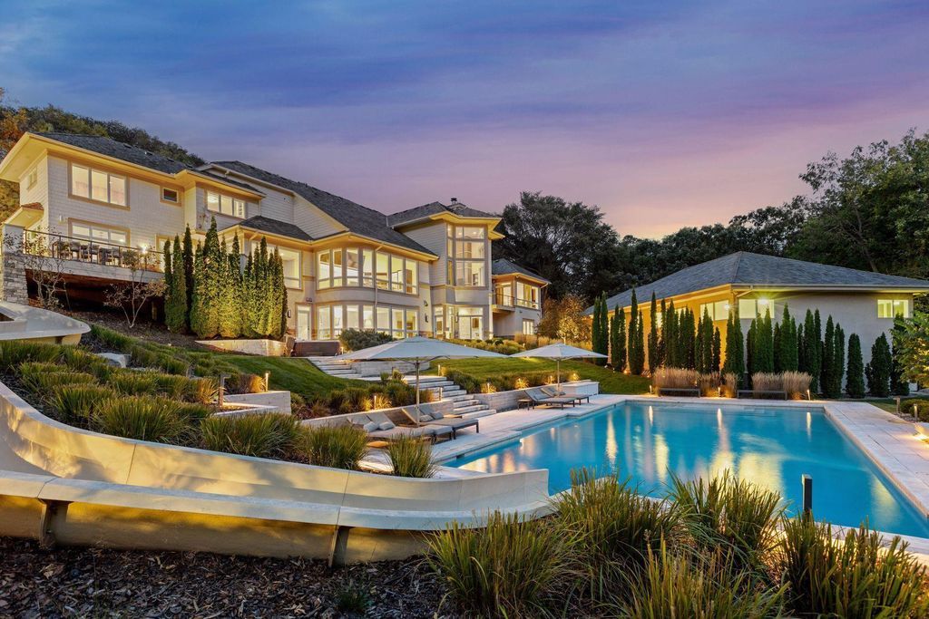 3.18 Acre Minnesota Valley Gem Luxurious Residence Set Amidst Picturesque Rolling Hills Listed for 4.45 Million 2