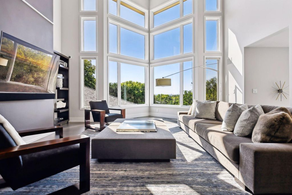 3.18 Acre Minnesota Valley Gem Luxurious Residence Set Amidst Picturesque Rolling Hills Listed for 4.45 Million 9
