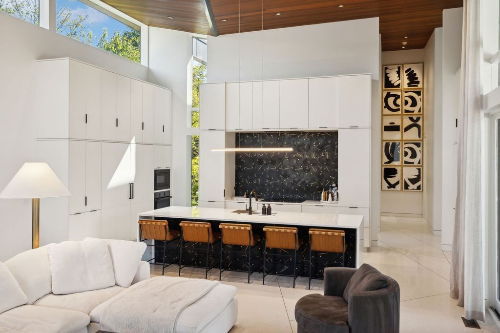 A Stunning Modern Home on 26 Acres in Wilson County Tennessee Showcasing Architectural Excellence Priced at 6.7 Million 11