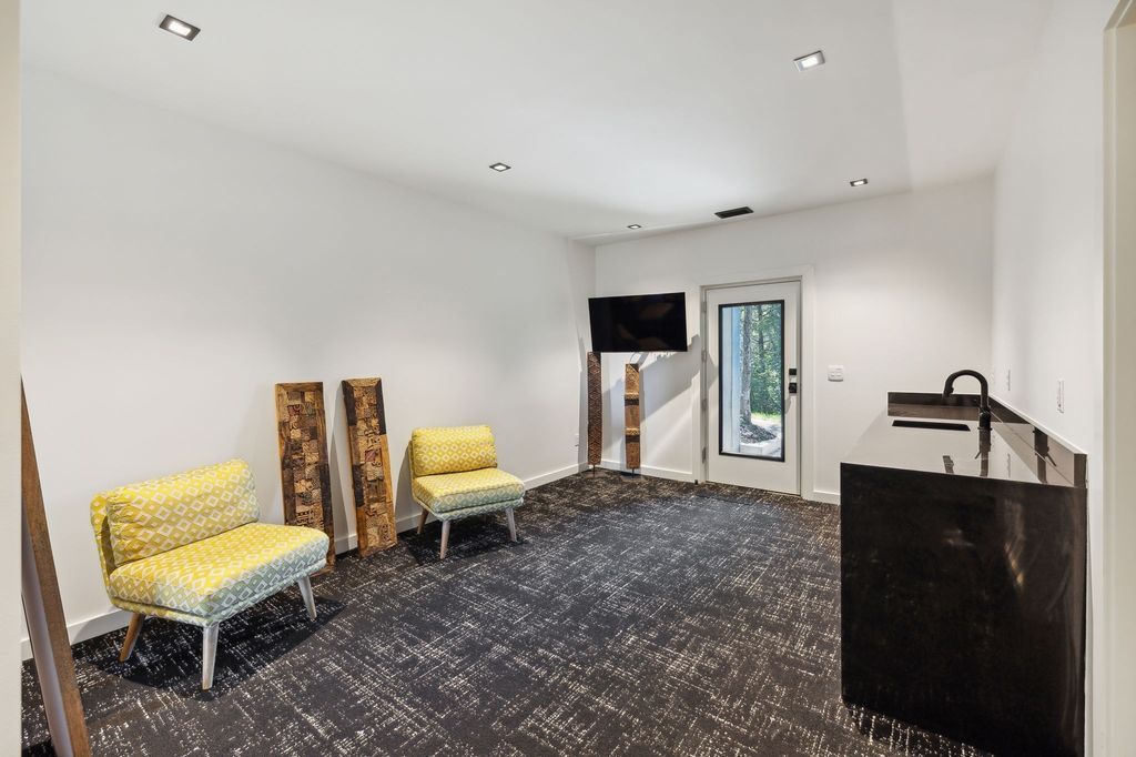 A Stunning Modern Home on 26 Acres in Wilson County Tennessee Showcasing Architectural Excellence Priced at 6.7 Million 37