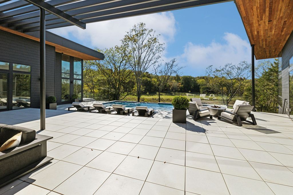 A Stunning Modern Home on 26 Acres in Wilson County Tennessee Showcasing Architectural Excellence Priced at 6.7 Million 41