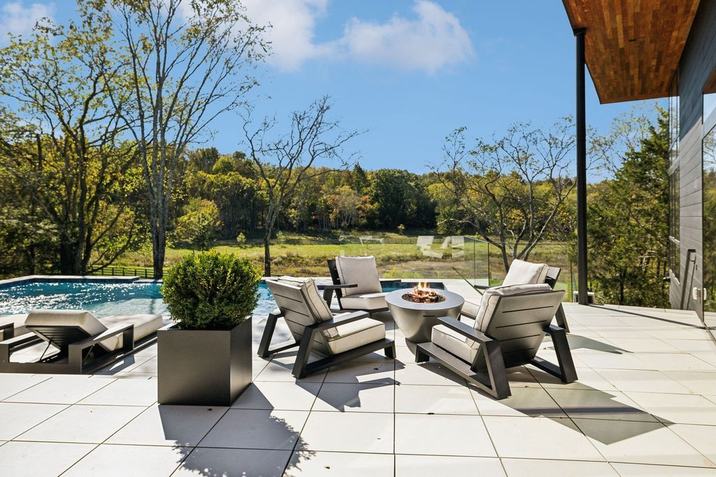 A Stunning Modern Home on 26 Acres in Wilson County Tennessee Showcasing Architectural Excellence Priced at 6.7 Million 42