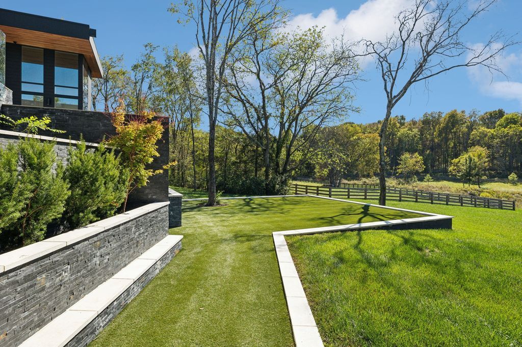 A Stunning Modern Home on 26 Acres in Wilson County Tennessee Showcasing Architectural Excellence Priced at 6.7 Million 48