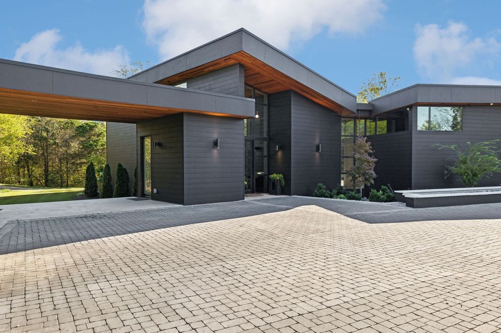 A Stunning Modern Home on 26 Acres in Wilson County Tennessee Showcasing Architectural Excellence Priced at 6.7 Million 5