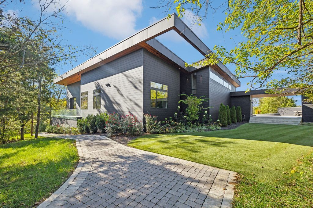 A Stunning Modern Home on 26 Acres in Wilson County Tennessee Showcasing Architectural Excellence Priced at 6.7 Million 50