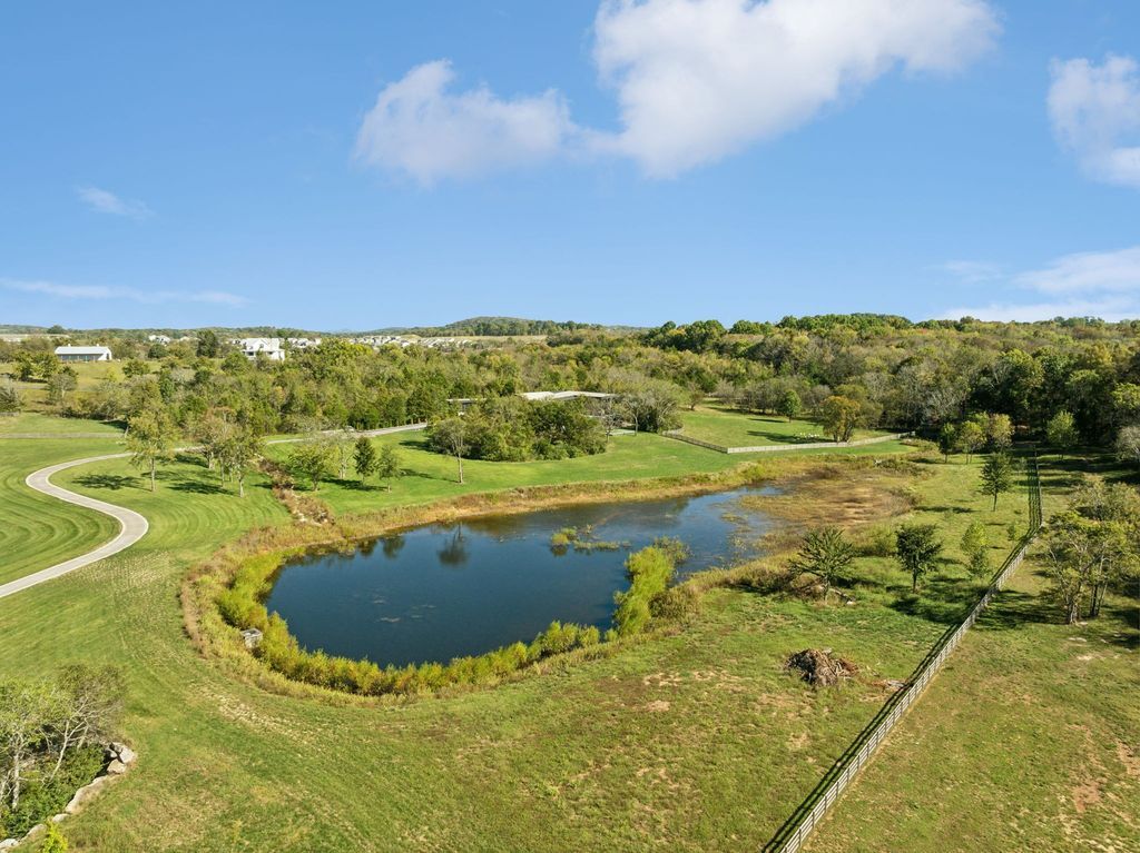 A Stunning Modern Home on 26 Acres in Wilson County Tennessee Showcasing Architectural Excellence Priced at 6.7 Million 58