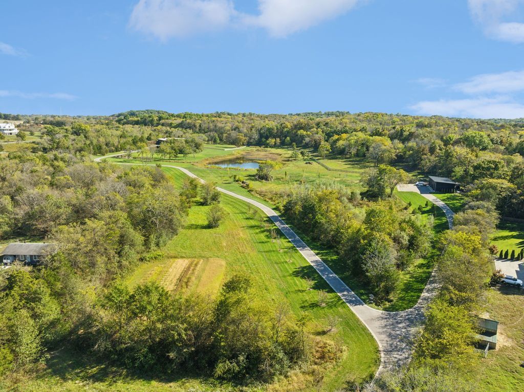 A Stunning Modern Home on 26 Acres in Wilson County Tennessee Showcasing Architectural Excellence Priced at 6.7 Million 59