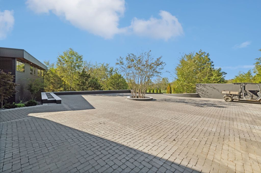 A Stunning Modern Home on 26 Acres in Wilson County Tennessee Showcasing Architectural Excellence Priced at 6.7 Million 6