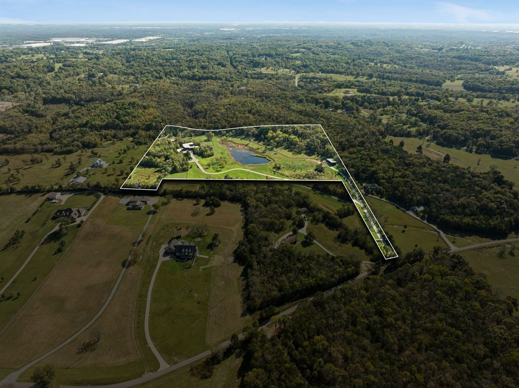A Stunning Modern Home on 26 Acres in Wilson County Tennessee Showcasing Architectural Excellence Priced at 6.7 Million 60
