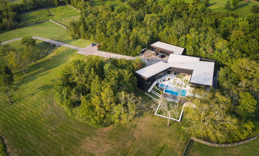 A Stunning Modern Home on 26 Acres in Wilson County Tennessee Showcasing Architectural Excellence Priced at 6.7 Million 61