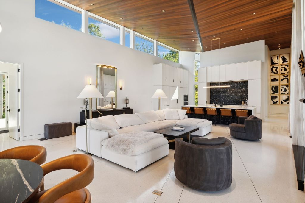 A Stunning Modern Home on 26 Acres in Wilson County Tennessee Showcasing Architectural Excellence Priced at 6.7 Million 9