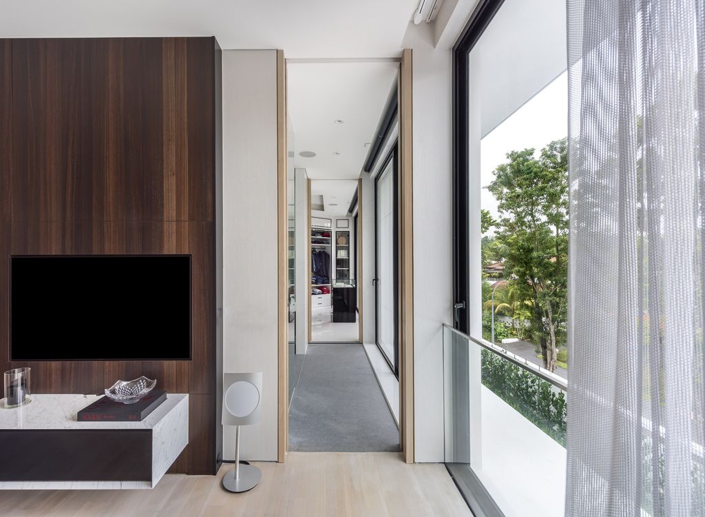 Eave House a Masterpiece by Elegance and Functionality 16
