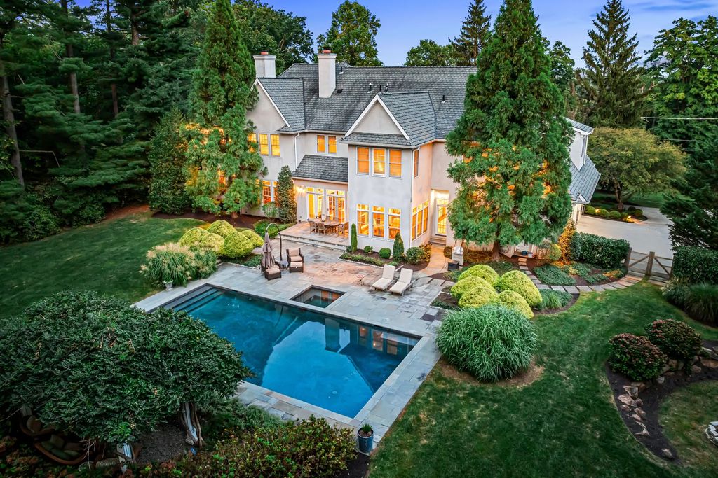 Exceptional Devon Estate on a Private 1.87 Acre Lot with Beautiful Landscaping and Hardscaping Listed for 3295000 2