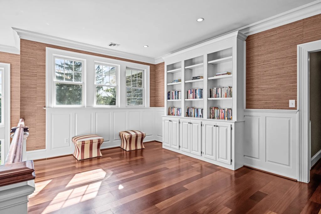 Exceptional Devon Estate on a Private 1.87 Acre Lot with Beautiful Landscaping and Hardscaping Listed for 3295000 37