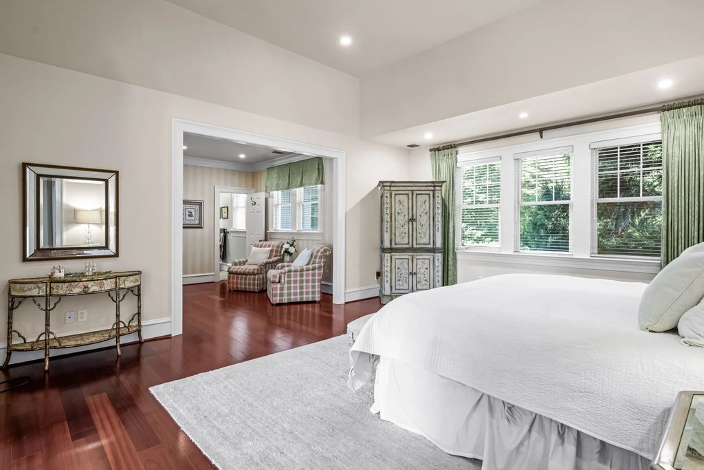 Exceptional Devon Estate on a Private 1.87 Acre Lot with Beautiful Landscaping and Hardscaping Listed for 3295000 38