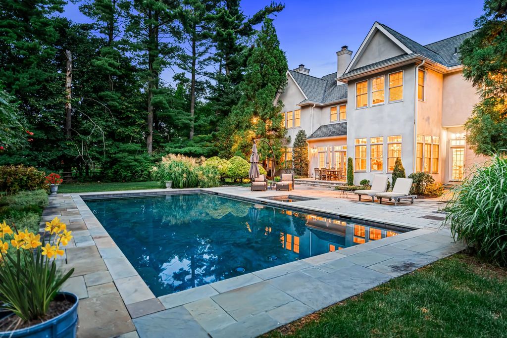 Exceptional Devon Estate on a Private 1.87 Acre Lot with Beautiful Landscaping and Hardscaping Listed for 3295000 4