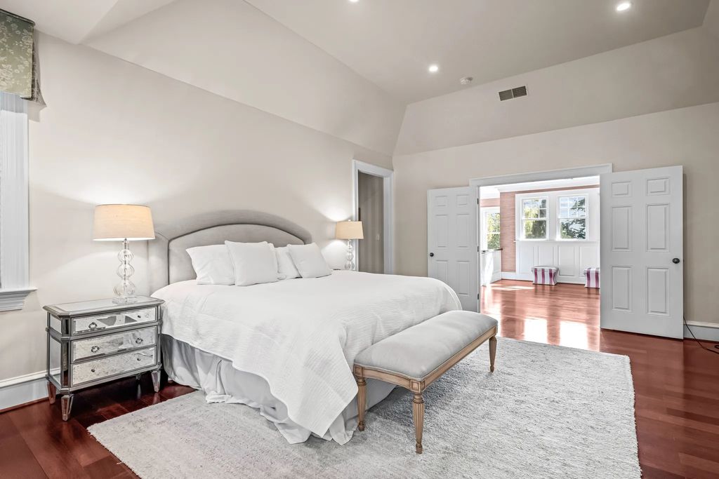 Exceptional Devon Estate on a Private 1.87 Acre Lot with Beautiful Landscaping and Hardscaping Listed for 3295000 41