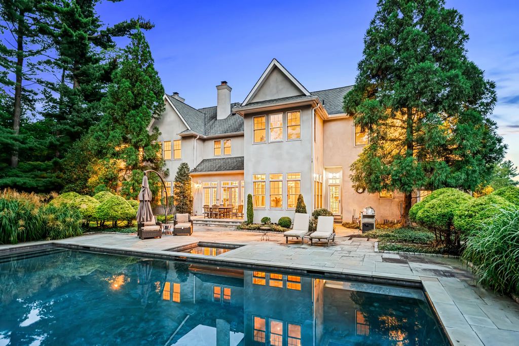 Exceptional Devon Estate on a Private 1.87 Acre Lot with Beautiful Landscaping and Hardscaping Listed for 3295000 5