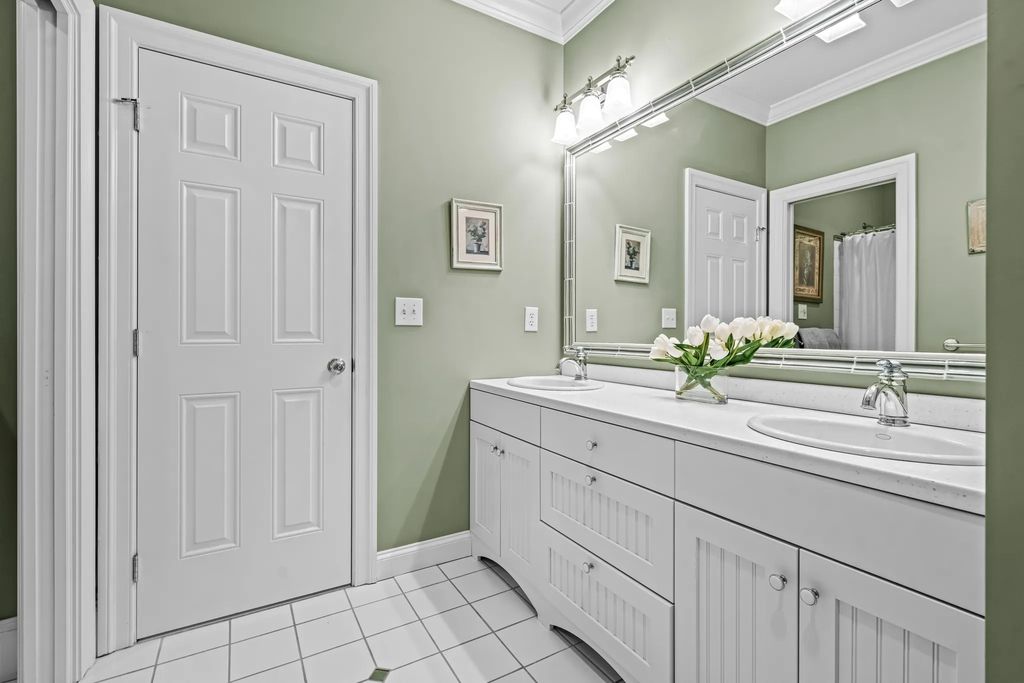Exceptional Devon Estate on a Private 1.87 Acre Lot with Beautiful Landscaping and Hardscaping Listed for 3295000 54