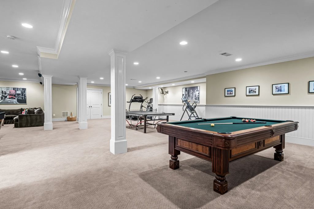 Exceptional Devon Estate on a Private 1.87 Acre Lot with Beautiful Landscaping and Hardscaping Listed for 3295000 60