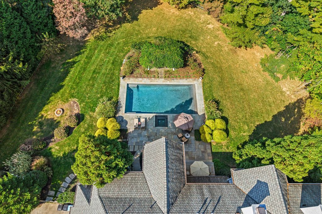 Exceptional Devon Estate on a Private 1.87 Acre Lot with Beautiful Landscaping and Hardscaping Listed for 3295000 65