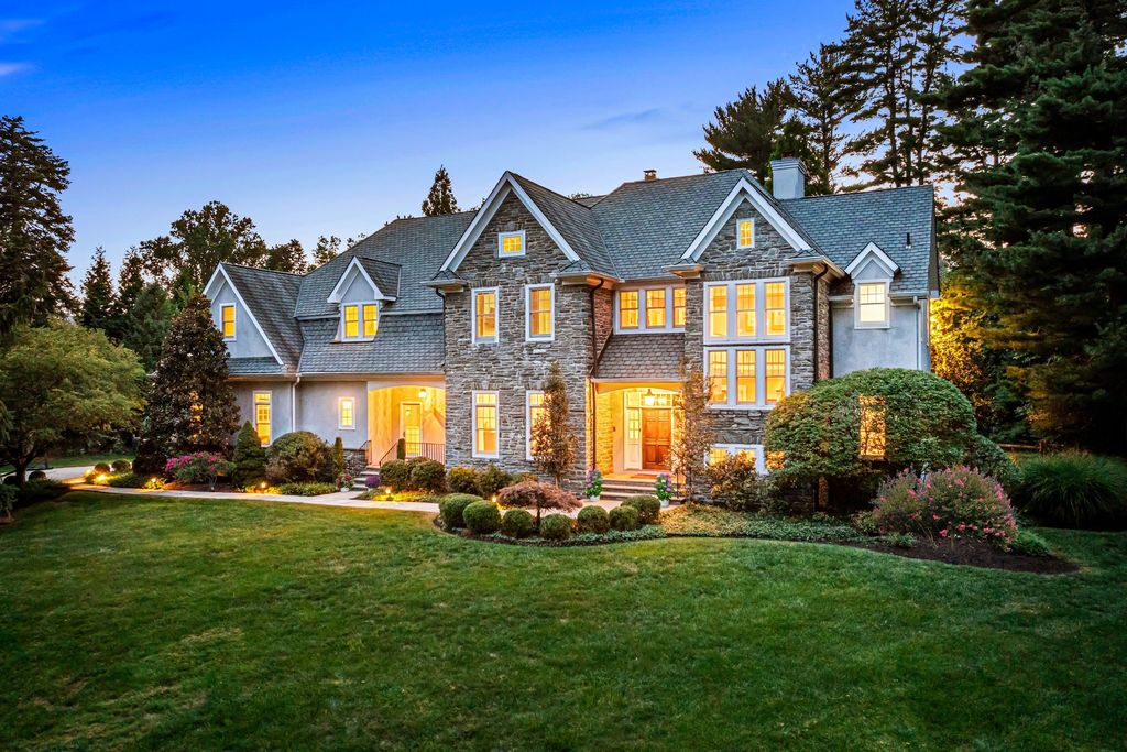 Exceptional Devon Estate on a Private 1.87 Acre Lot with Beautiful Landscaping and Hardscaping Listed for 3295000 72