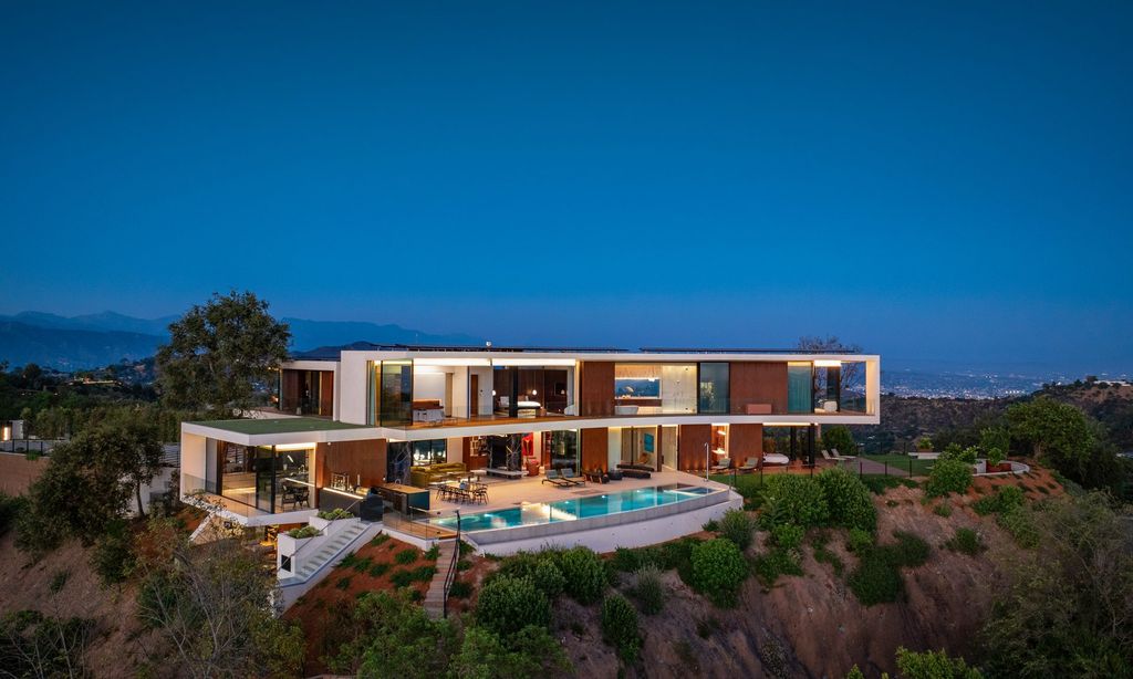 Exclusive Gated Contemporary Masterpiece Offering 360 Degree Views from Beverly Hills Asking 34995000 1