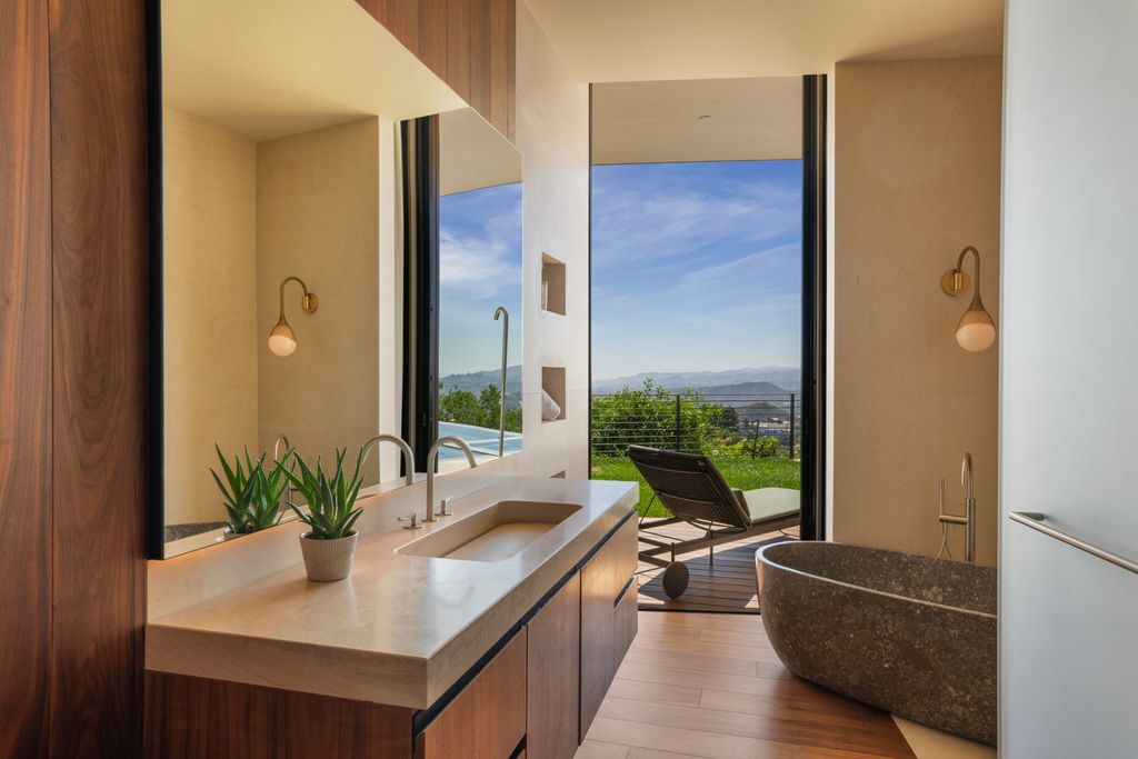 Exclusive Gated Contemporary Masterpiece Offering 360 Degree Views from Beverly Hills Asking 34995000 17