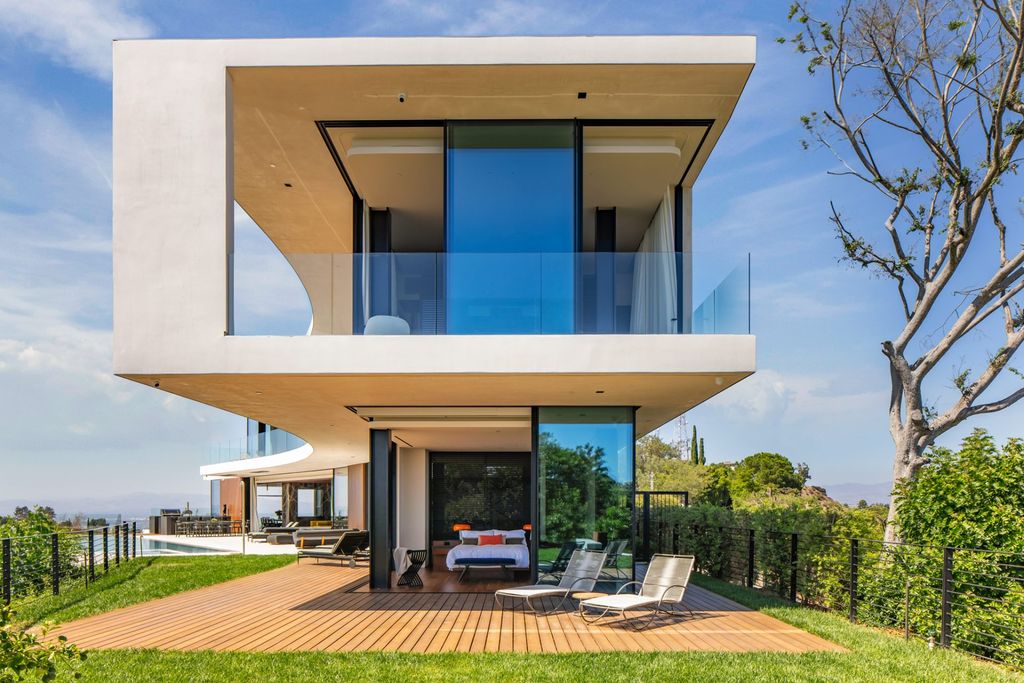 Exclusive Gated Contemporary Masterpiece Offering 360 Degree Views from Beverly Hills Asking 34995000 2