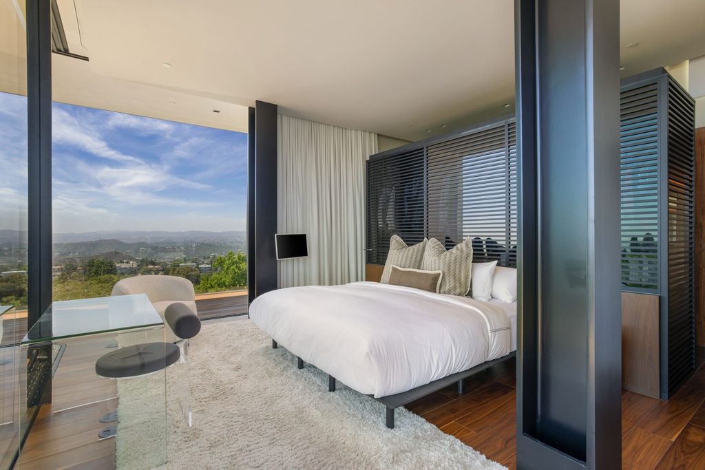 Exclusive Gated Contemporary Masterpiece Offering 360 Degree Views from Beverly Hills Asking 34995000 23