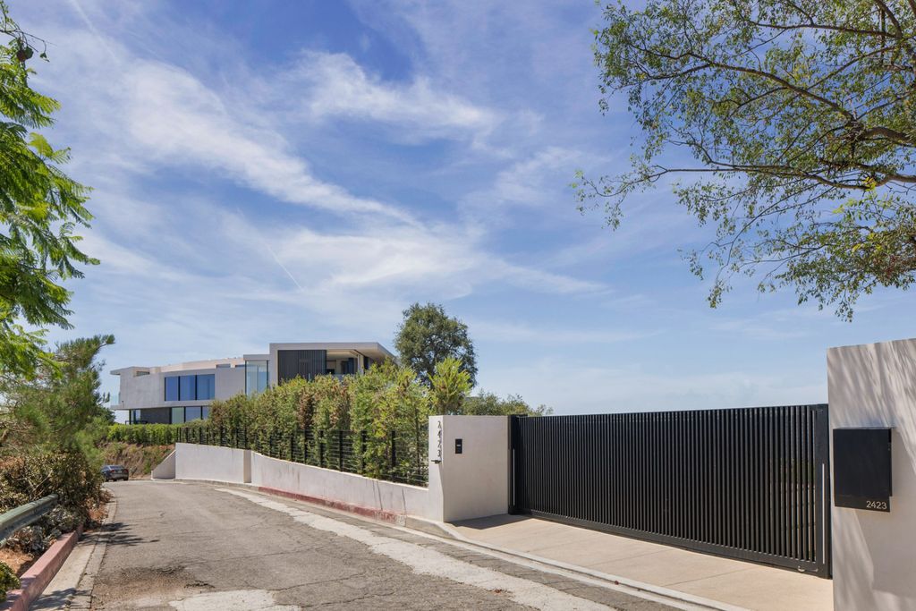 Exclusive Gated Contemporary Masterpiece Offering 360 Degree Views from Beverly Hills Asking 34995000 3