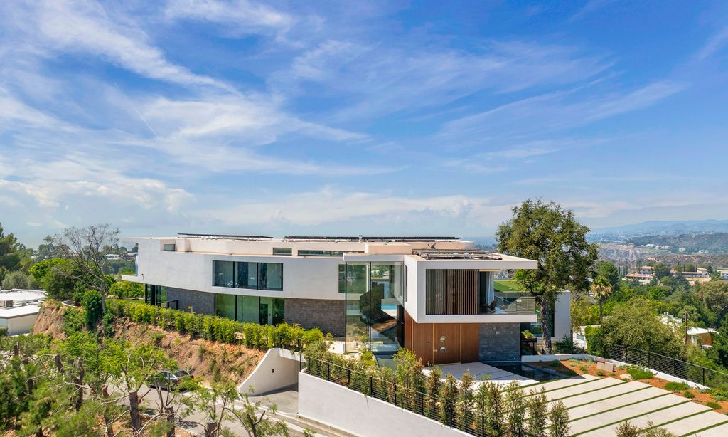 Exclusive Gated Contemporary Masterpiece Offering 360 Degree Views from Beverly Hills Asking 34995000 32
