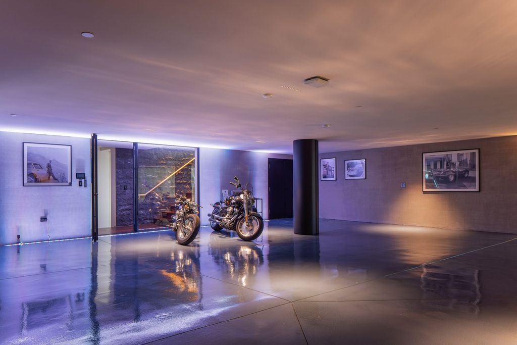 Exclusive Gated Contemporary Masterpiece Offering 360 Degree Views from Beverly Hills Asking 34995000 33