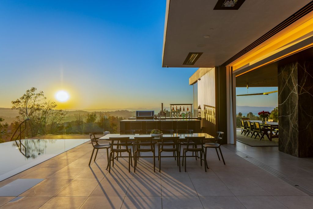 Exclusive Gated Contemporary Masterpiece Offering 360 Degree Views from Beverly Hills Asking 34995000 39