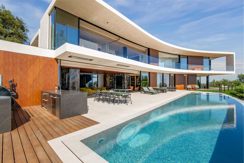 Exclusive Gated Contemporary Masterpiece Offering 360 Degree Views from Beverly Hills Asking 34995000 8