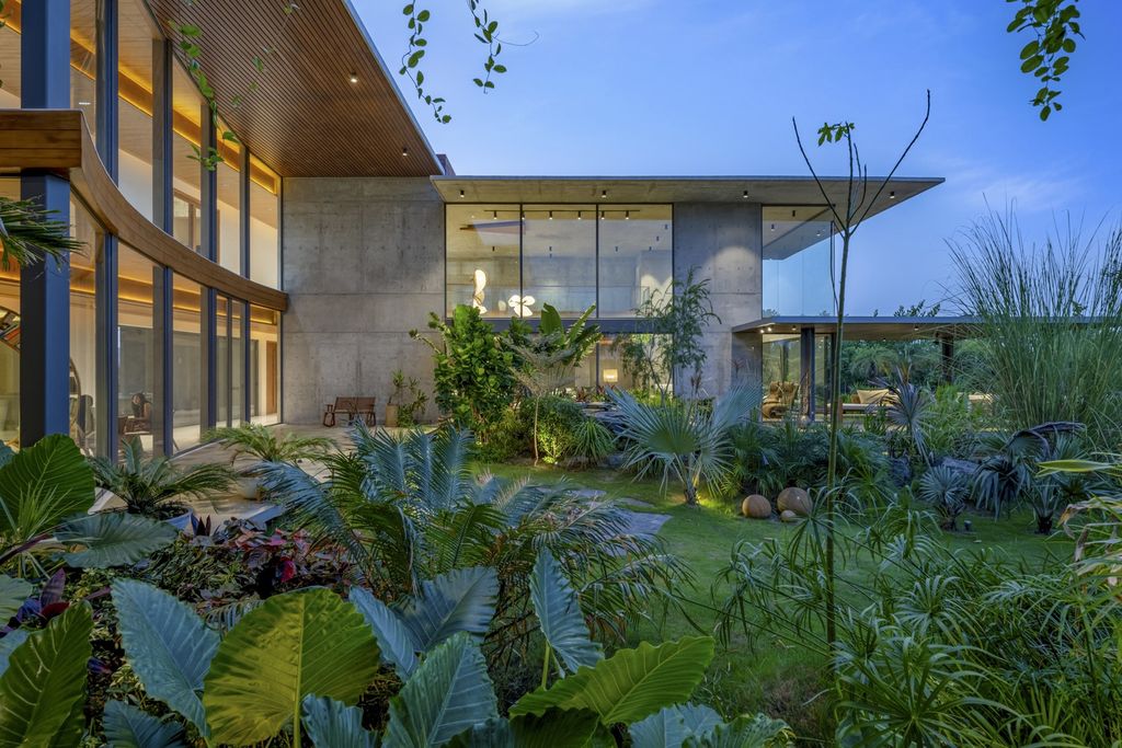 Forest of Joy House in India by Hiren Patel Architects 6