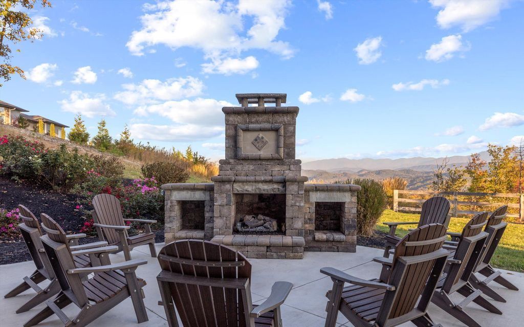 Grand Mountain Home with Unparalleled East Tennessee Views Available for 3.65 Million 11