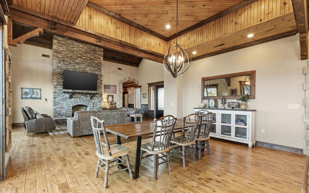 Grand Mountain Home with Unparalleled East Tennessee Views Available for 3.65 Million 18