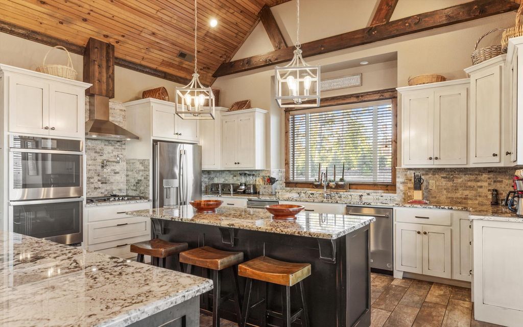 Grand Mountain Home with Unparalleled East Tennessee Views Available for 3.65 Million 21