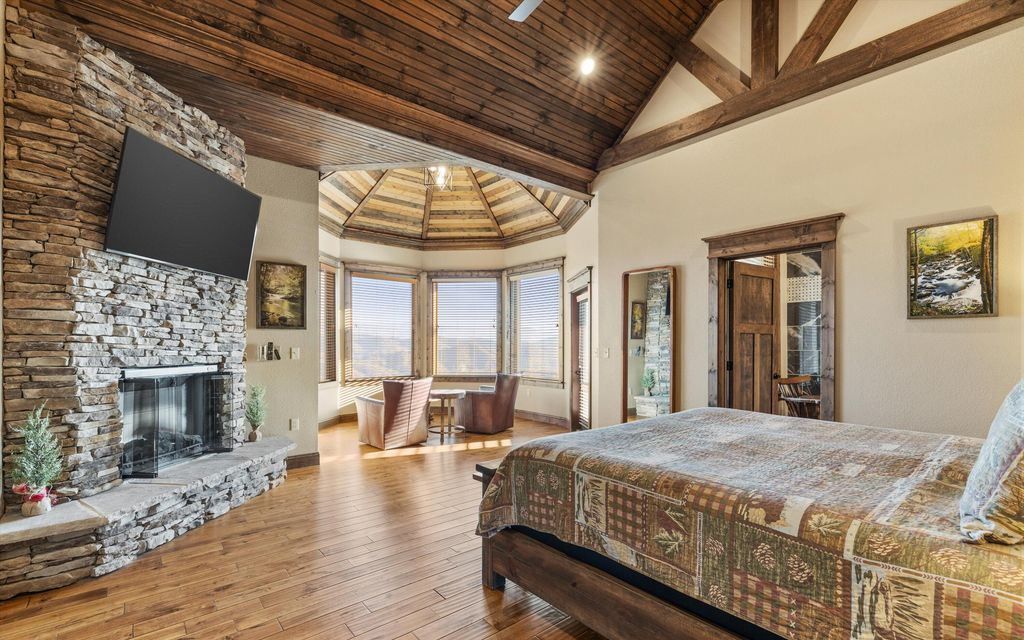 Grand Mountain Home with Unparalleled East Tennessee Views Available for 3.65 Million 25
