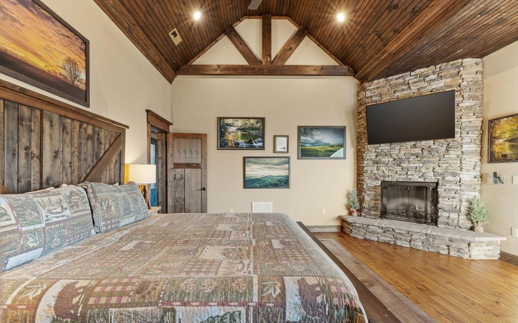 Grand Mountain Home with Unparalleled East Tennessee Views Available for 3.65 Million 27