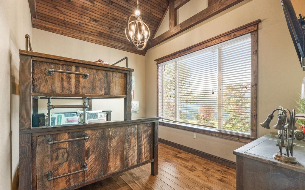 Grand Mountain Home with Unparalleled East Tennessee Views Available for 3.65 Million 30