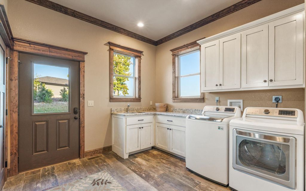 Grand Mountain Home with Unparalleled East Tennessee Views Available for 3.65 Million 31