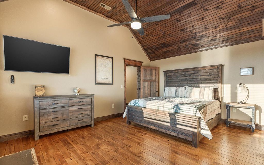 Grand Mountain Home with Unparalleled East Tennessee Views Available for 3.65 Million 35