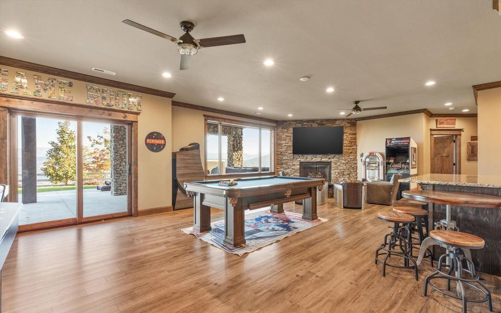 Grand Mountain Home with Unparalleled East Tennessee Views Available for 3.65 Million 37