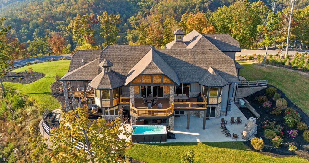Grand Mountain Home with Unparalleled East Tennessee Views Available for 3.65 Million 4