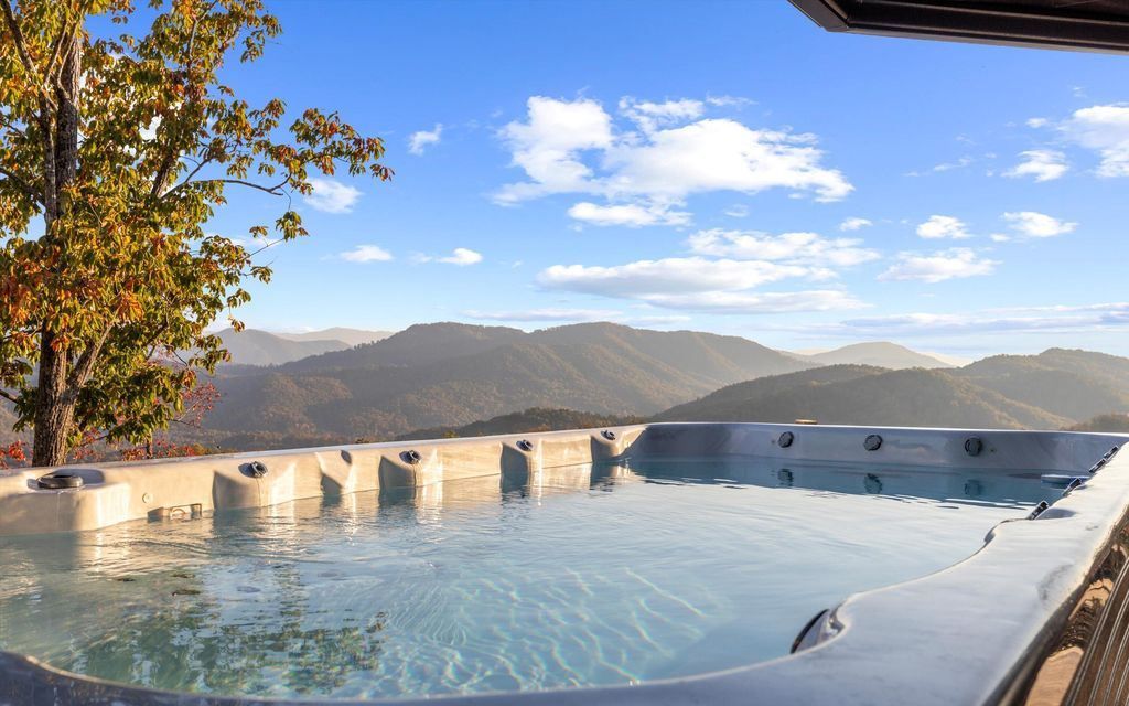 Grand Mountain Home with Unparalleled East Tennessee Views Available for 3.65 Million 52