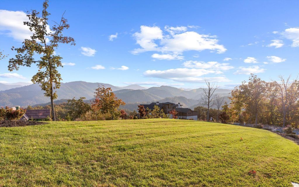 Grand Mountain Home with Unparalleled East Tennessee Views Available for 3.65 Million 57